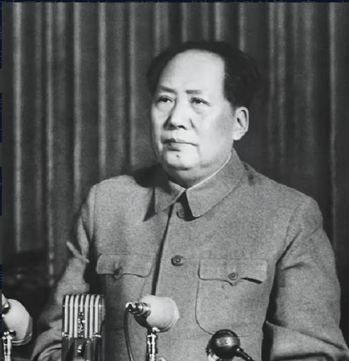 拉出去枪毙！”1950年，毛主席一声大喝，周恩来和聂荣臻惊得连忙从沙发上站起来，