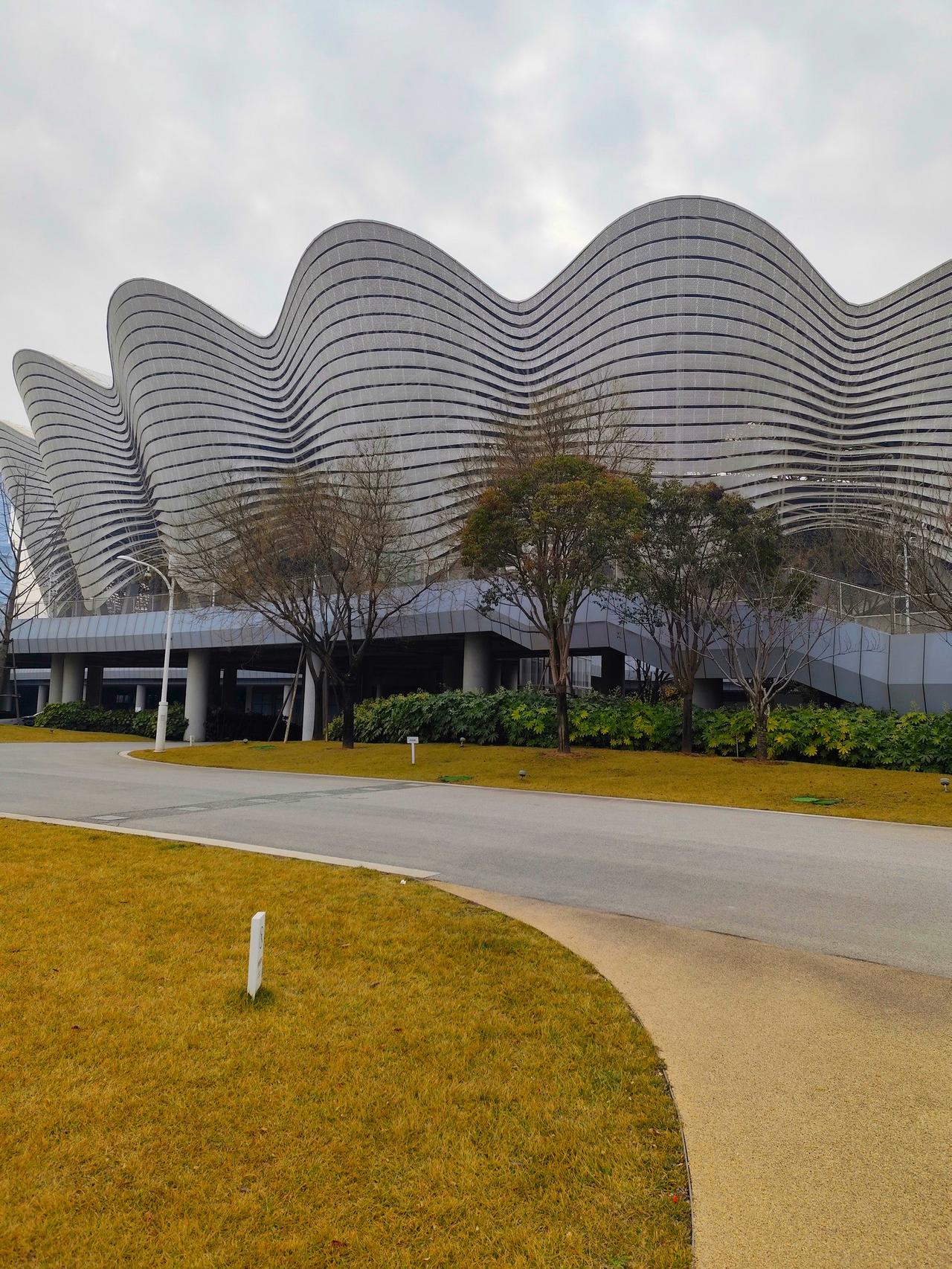 【全运会5年后，再看一场两馆（2）】见过“会开花”的体育场吗？西安奥体中心主