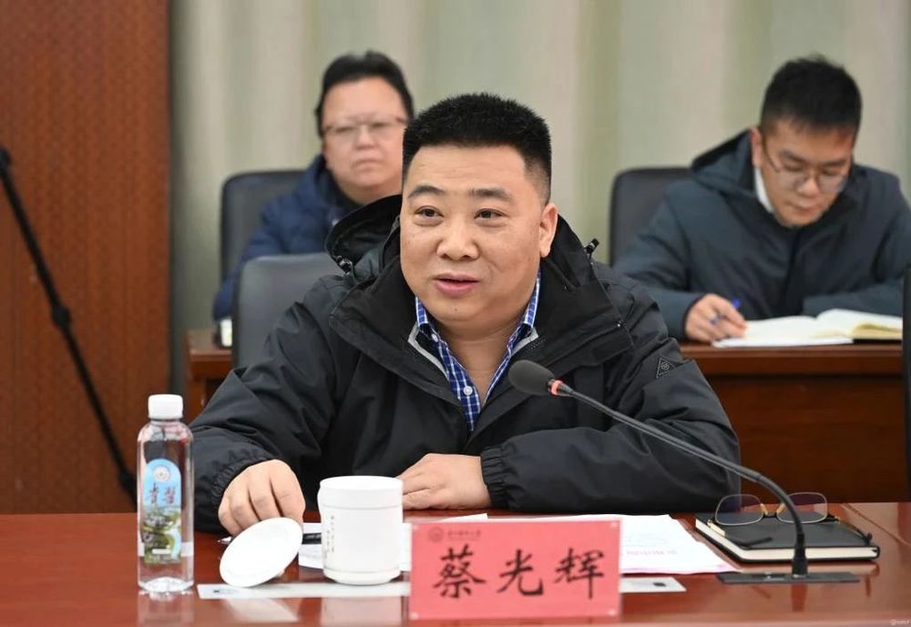 蔡光辉被“双开”: 搞权色交易, 弄虚作假骗取公务员身份