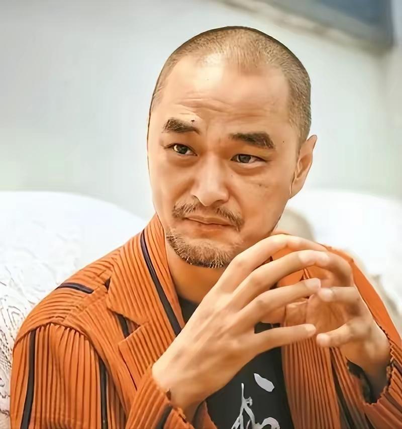 身价10亿的冯唐，再次语出惊人：“只有穷人，才会痴迷技术；只有笨人，才会想着先把