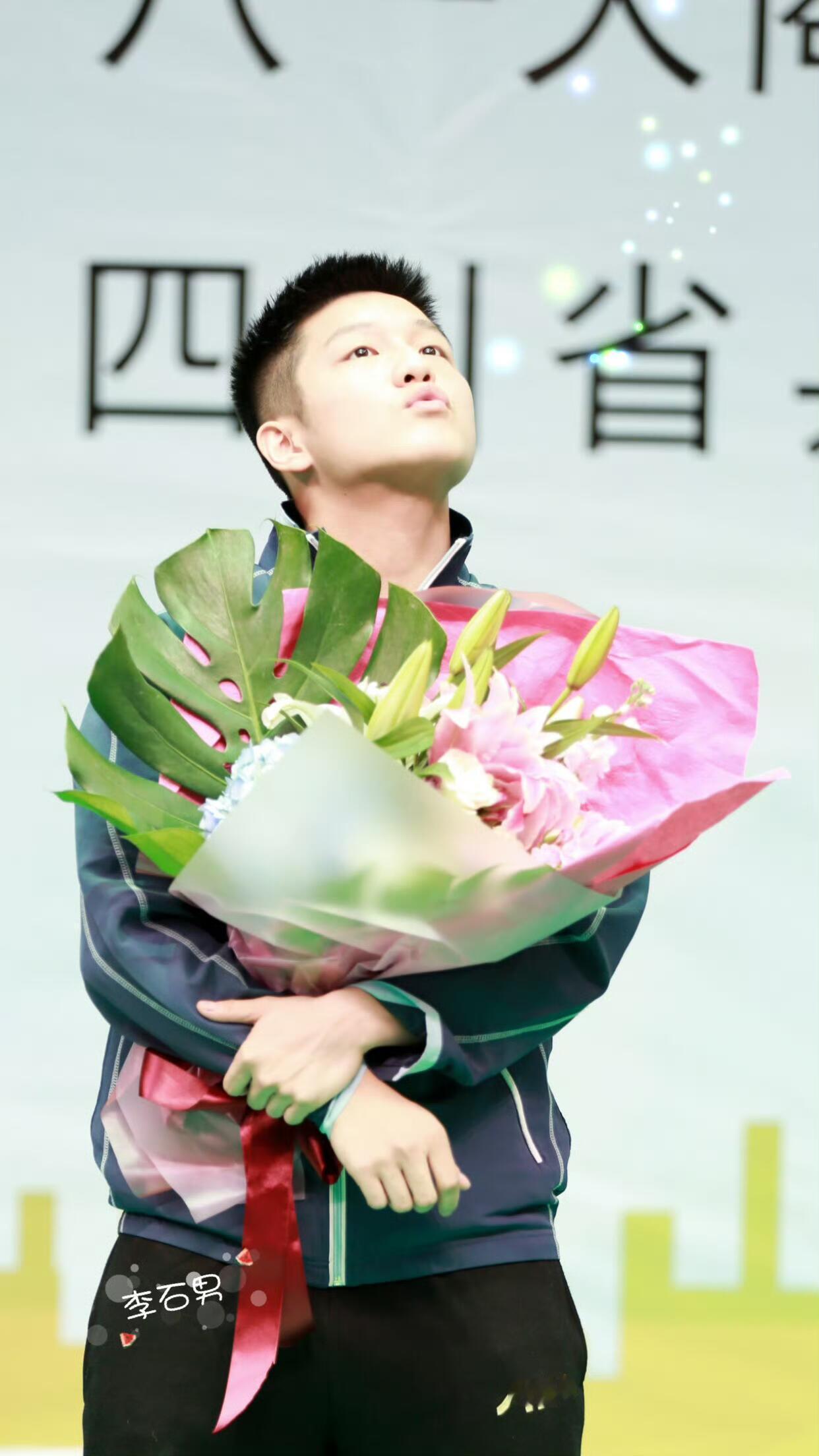 没见过，好可爱啊！！！！161105走进西昌学院的宝宝！！！樊振东微博之夜