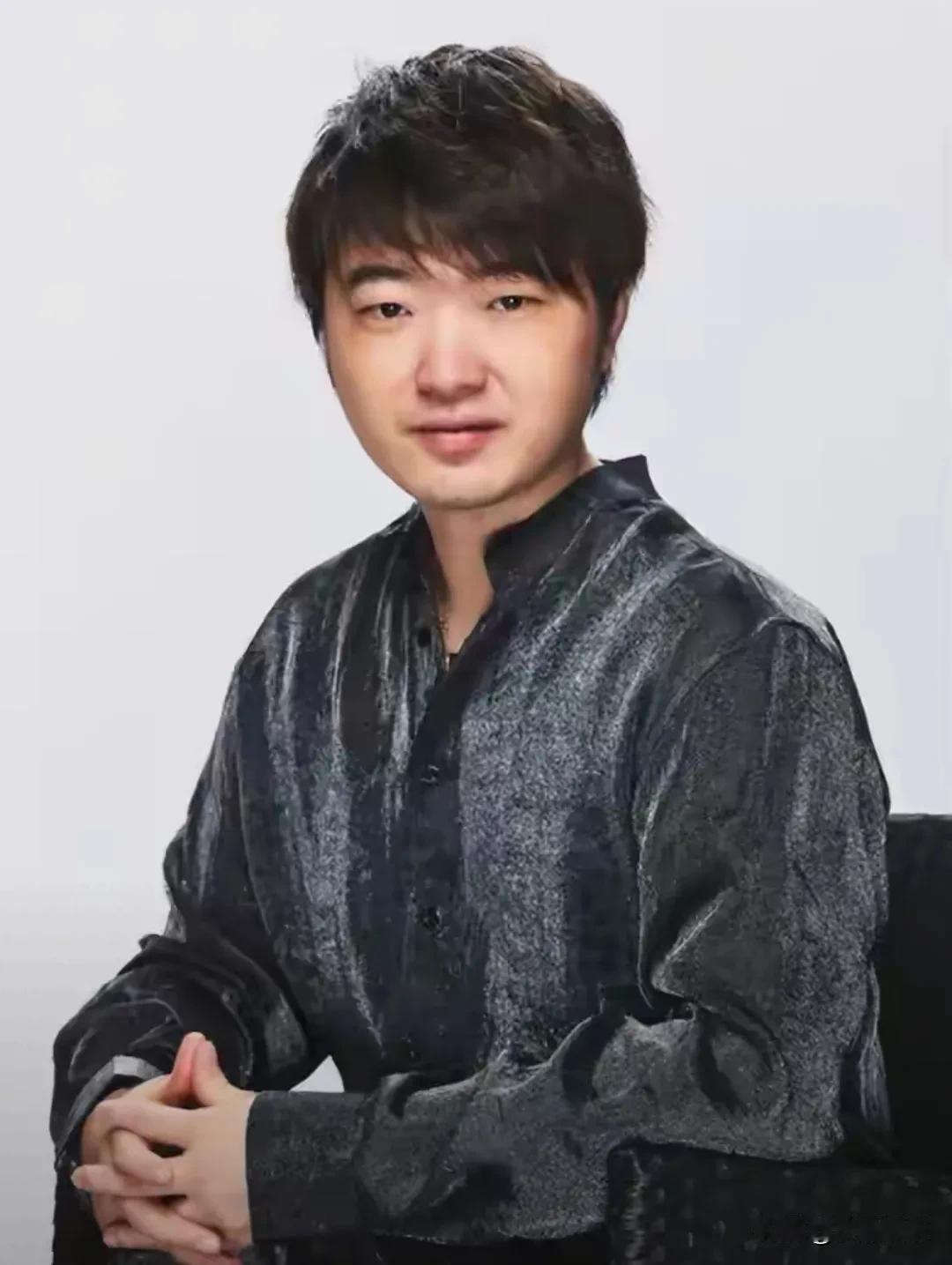 笑星导演吴彤，这次自己成了“王牌”病号。半夜被救护车拉走，血压飙到204，直接领