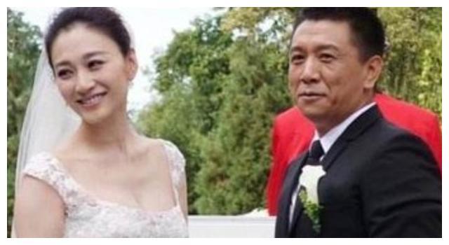 李小冉被曝离婚的消息，我一点都不意外，这两天，“李小冉离婚”的话题突然冲上热