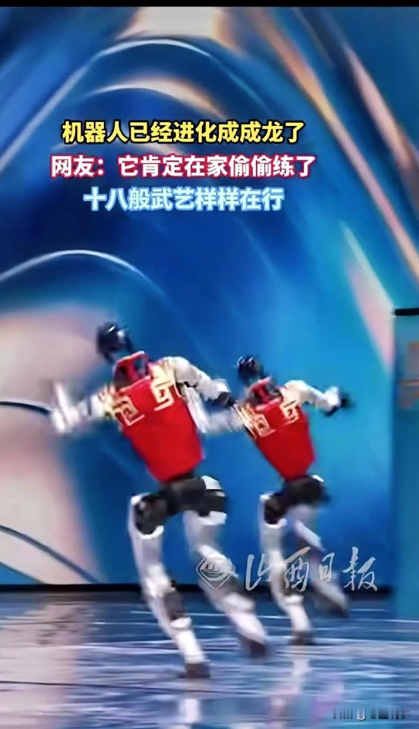 王兴兴这招，美国人真没想到。春晚几个机器人打醉拳，外行看热闹，咱们内行看门道
