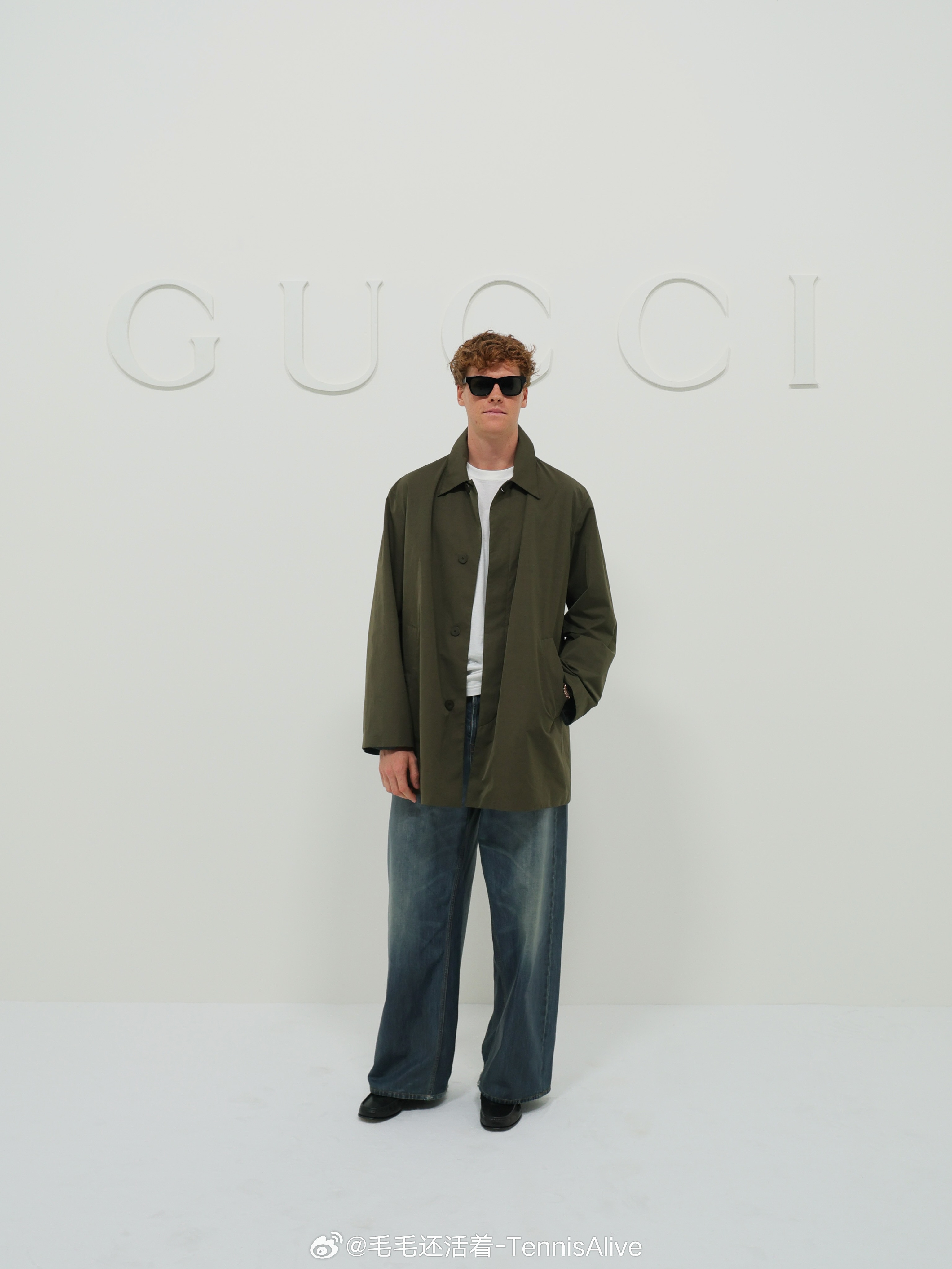 辛纳、萨巴伦卡亮相米兰Gucci秀场。​​​
