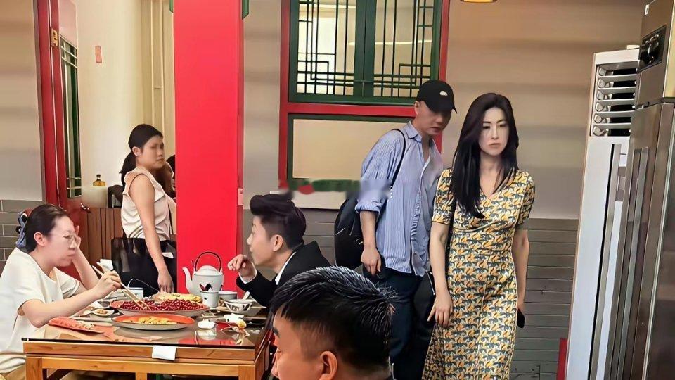 原来大明星也会去普通的餐馆吃饭啊！