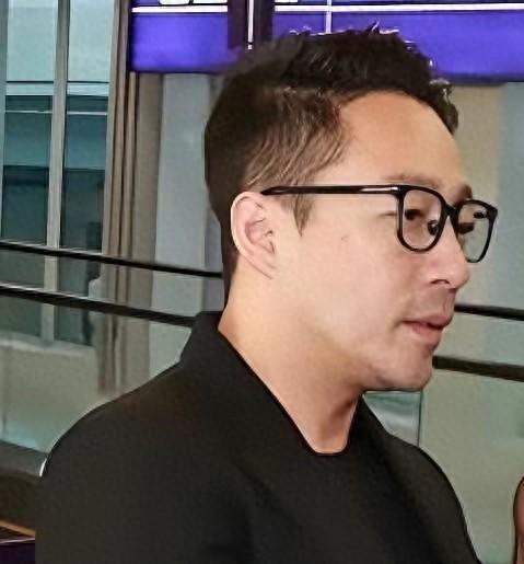 你绝对没想到，小菲如今可算是彻底实现晒娃自由啦！现在每天都能大大方方地在社交平台