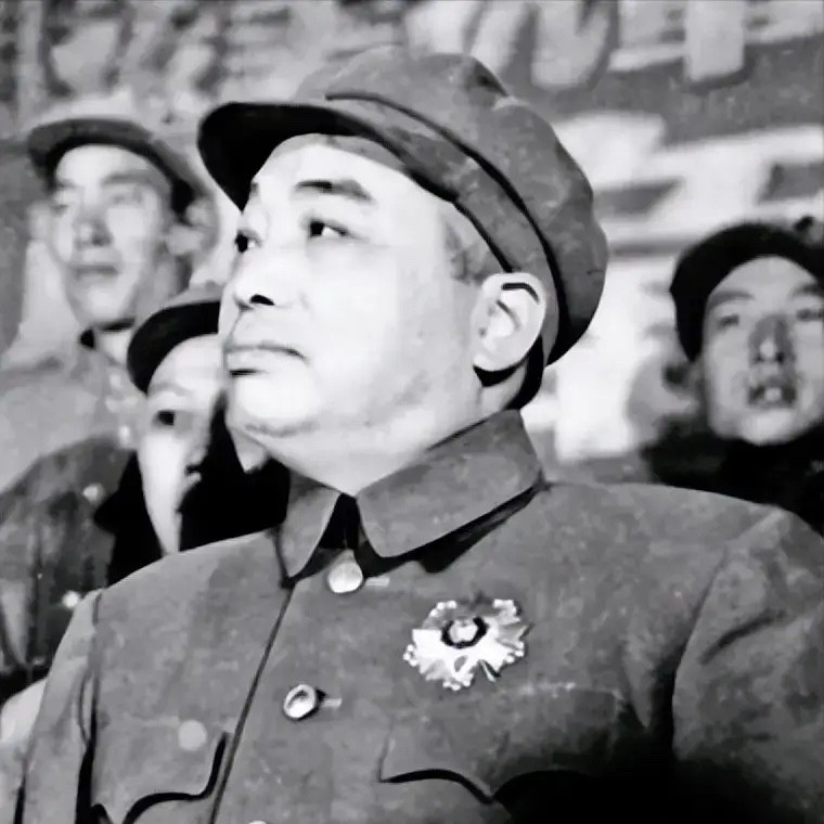 彭德怀的一生，几乎都耗在了战场、指挥部、整风会议和检讨书之间。革命几十年，没留下