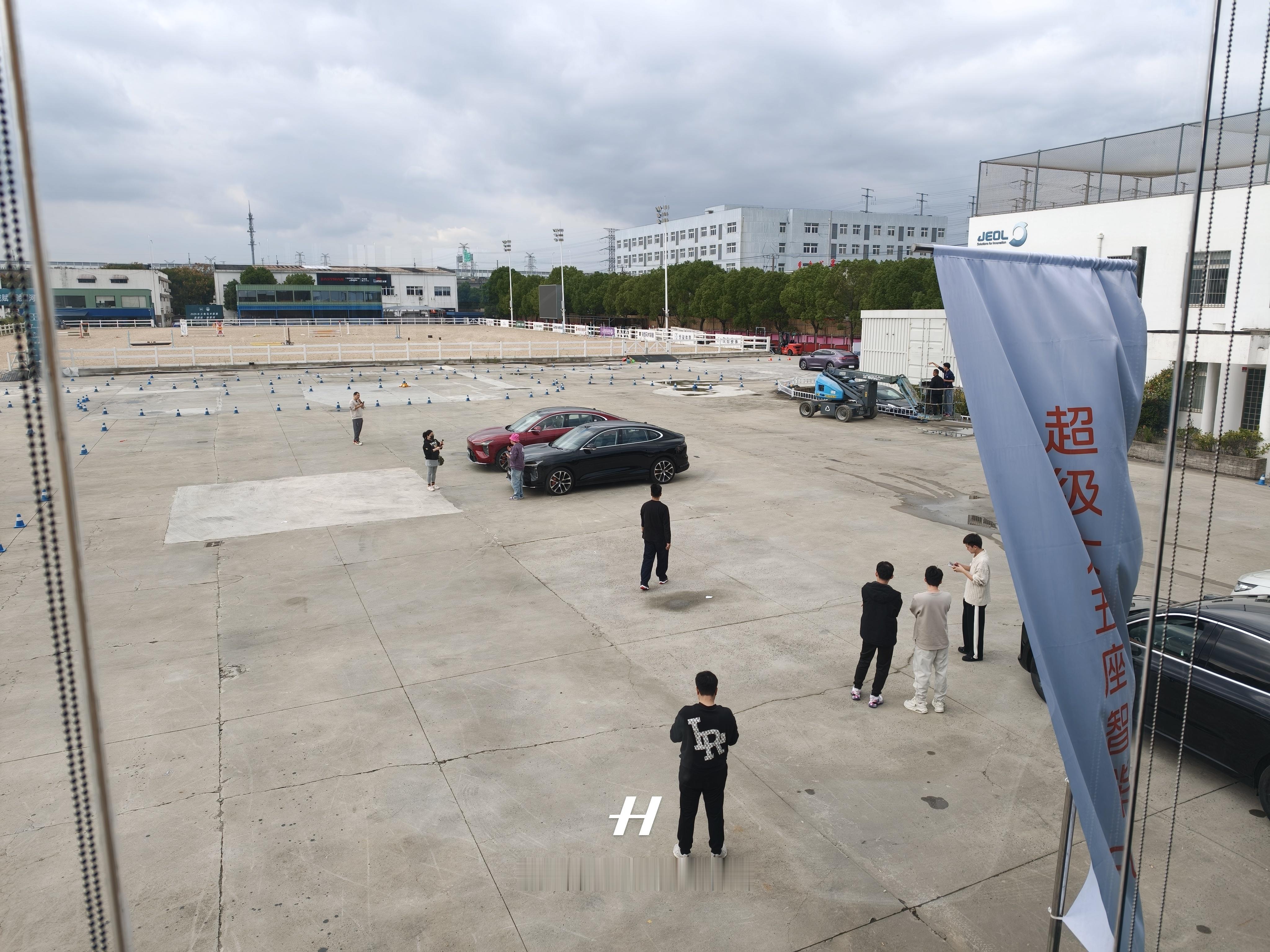 来参加全新智己ls6底盘驾控的试驾等一下,我是ls6车主啊,这我还要试驾吗?[d