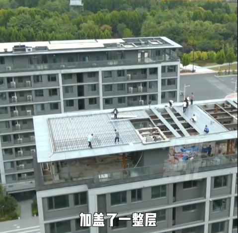 河南周口这位顶楼业主，真把天台当自家宅基地了。买9楼顶层，竟私加盖第10层。打掉