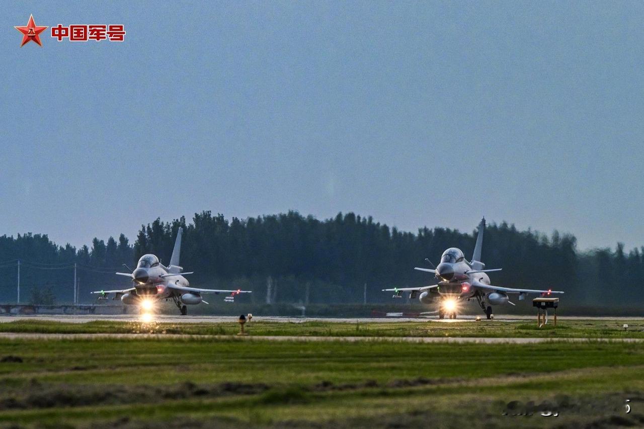 近日，空军航空兵某团组织跨昼夜飞行训练，锤炼部队全天候作战能力。这里没有说明这是
