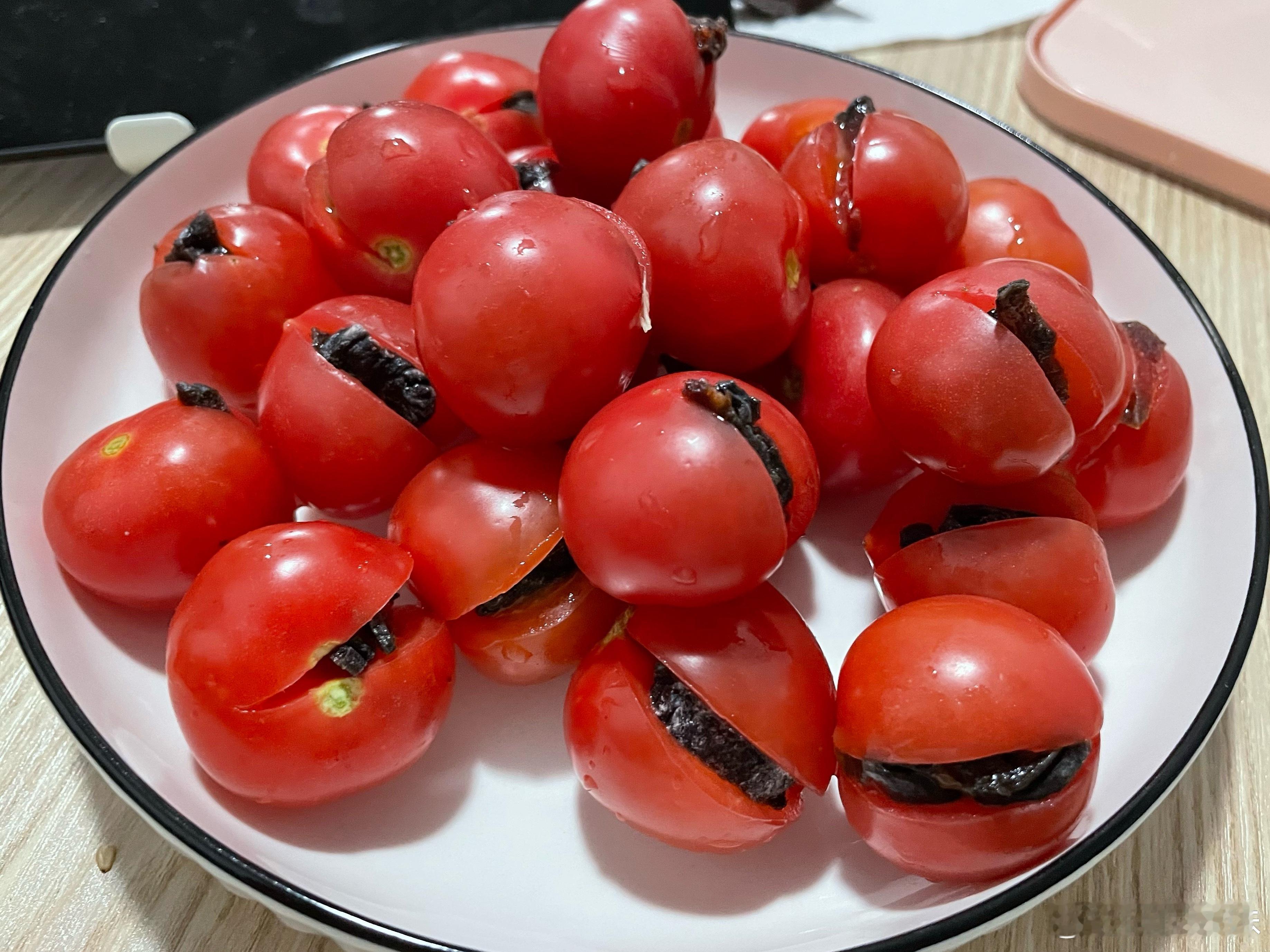 自己给自己做饭，无异于慢性中毒…除了做汤最拿手，寻思炒个青菜明天再带饭去公司，难