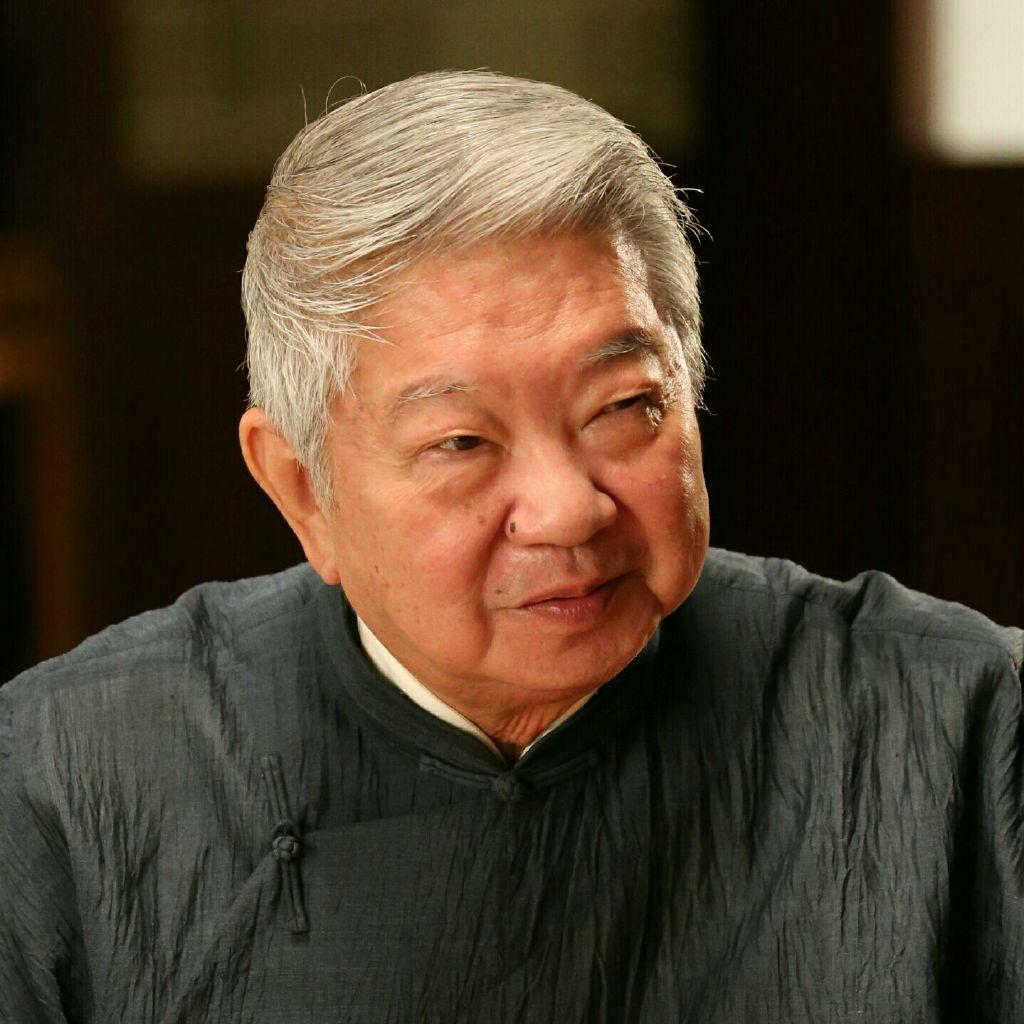 蔡澜说：“什么是低端家庭？你去他们家吃一顿饭就知道了。所谓的低端家庭并不是生活困