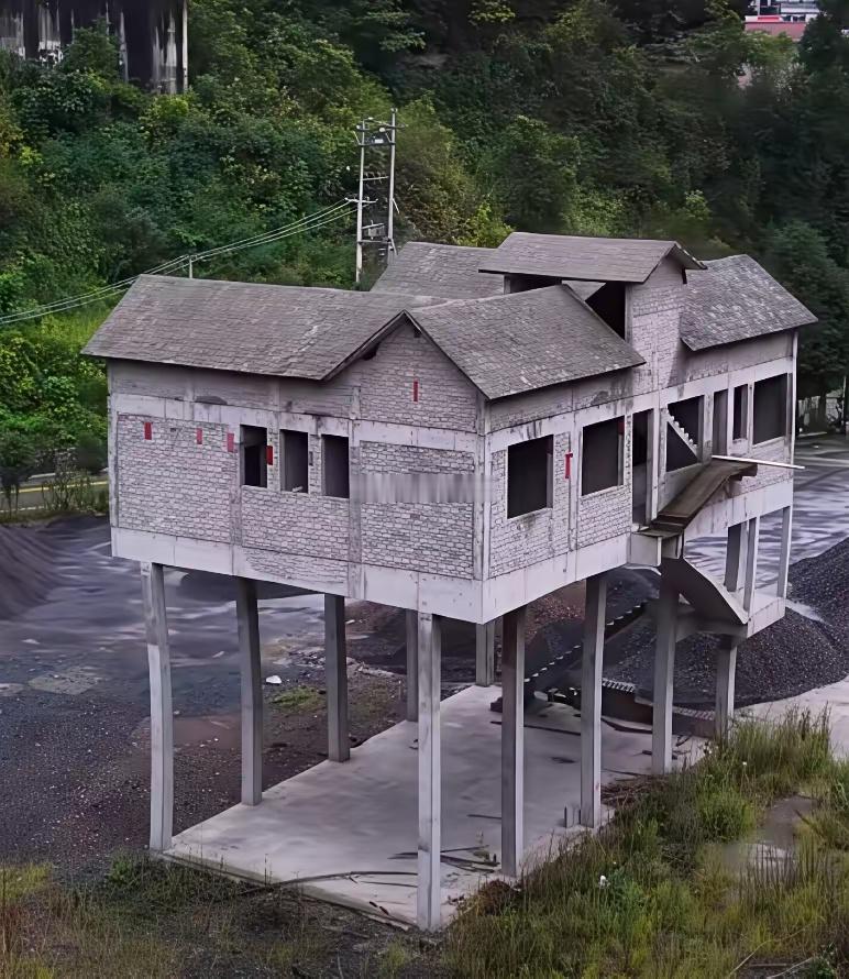 重庆小伙为了防洪水，建起了悬空房只是这房能防洪水那吗？​​​