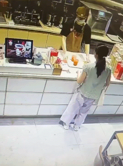 店员:玛德有诡！