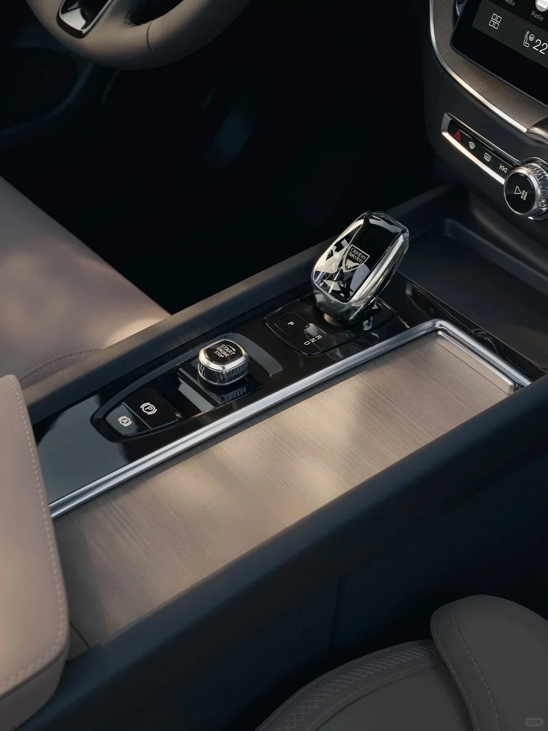 不随波逐流｜ XC60，家庭出行安全感拉满