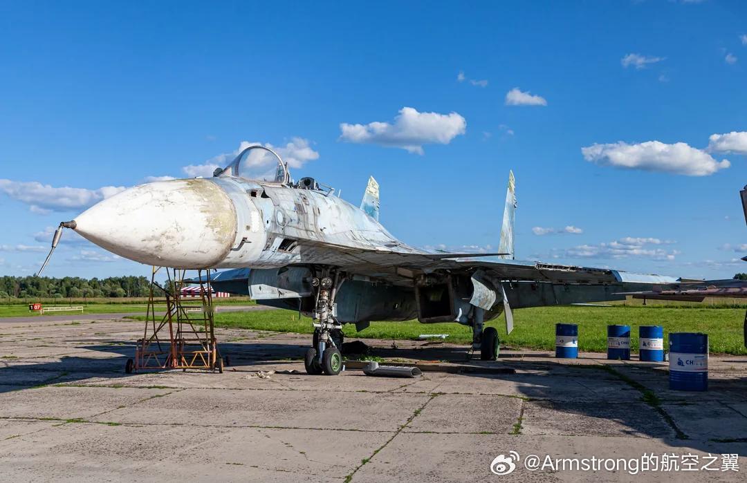 2025年在前奥列什科沃空军基地展出的T10-K2和T10-K9，苏-33的第2