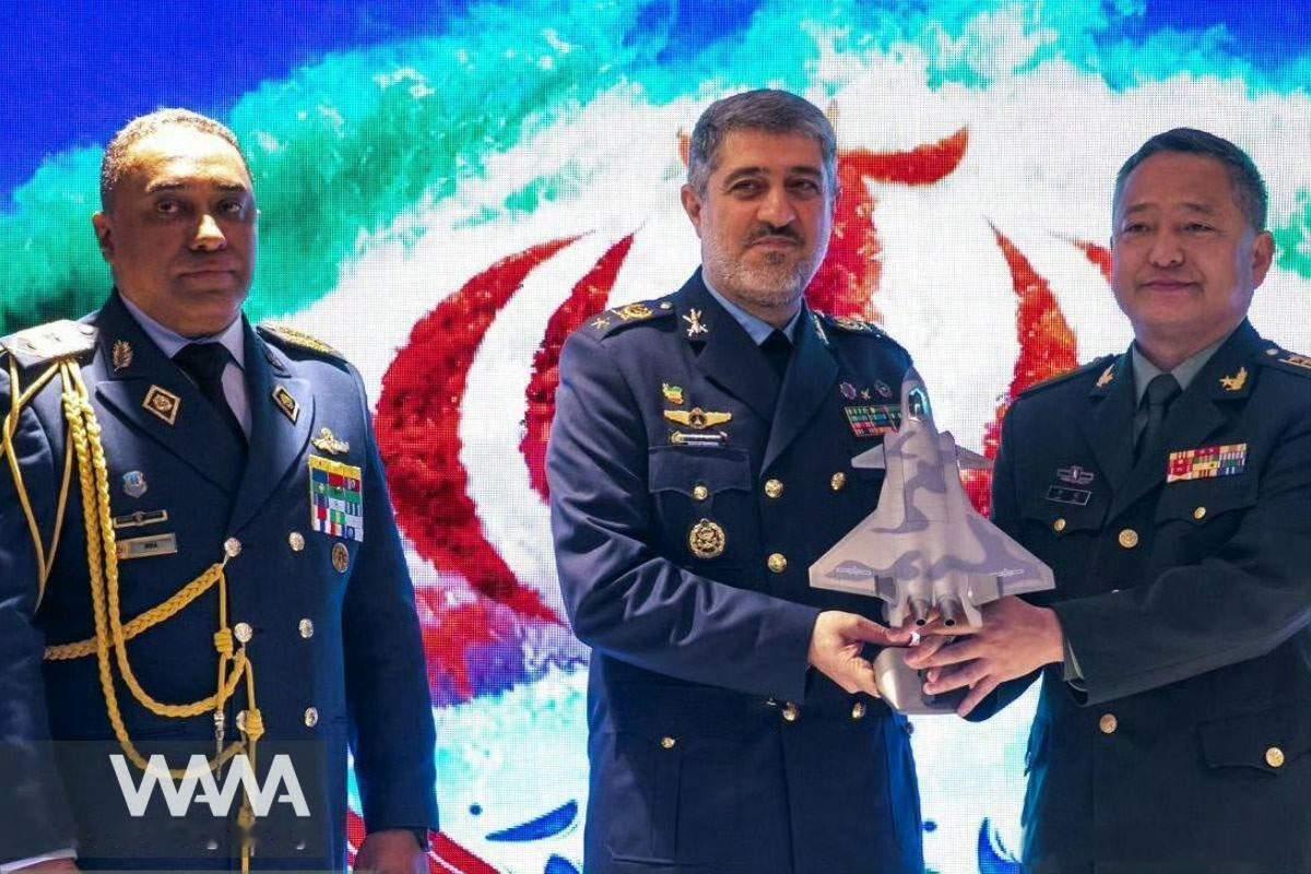 美:阿中你什么意思啊中:咋的啦这是美:我问你你是不是送给波斯猫一架歼20