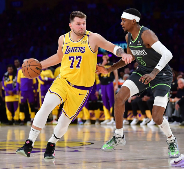 东契奇回来，全队应该怎么打，说真的，湖人现在是人人皆兵，里弗斯回来还好，他可以打