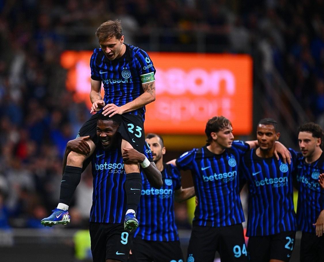 国米离本赛季的意甲冠军已经近在咫尺！主场3-0完胜卡利亚里后，国米取得意甲三连胜