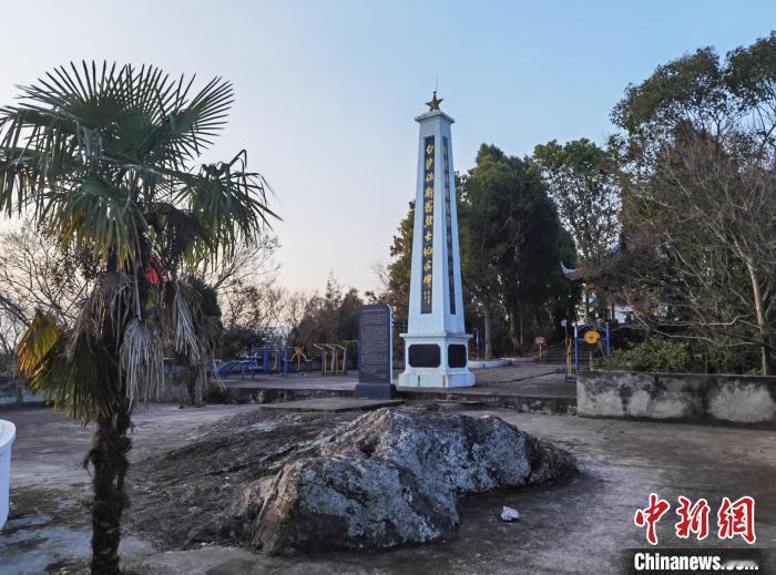 徐春阳将军回忆解放海岛最后一战二白沙山守岛作战中，警卫连增援守岛部