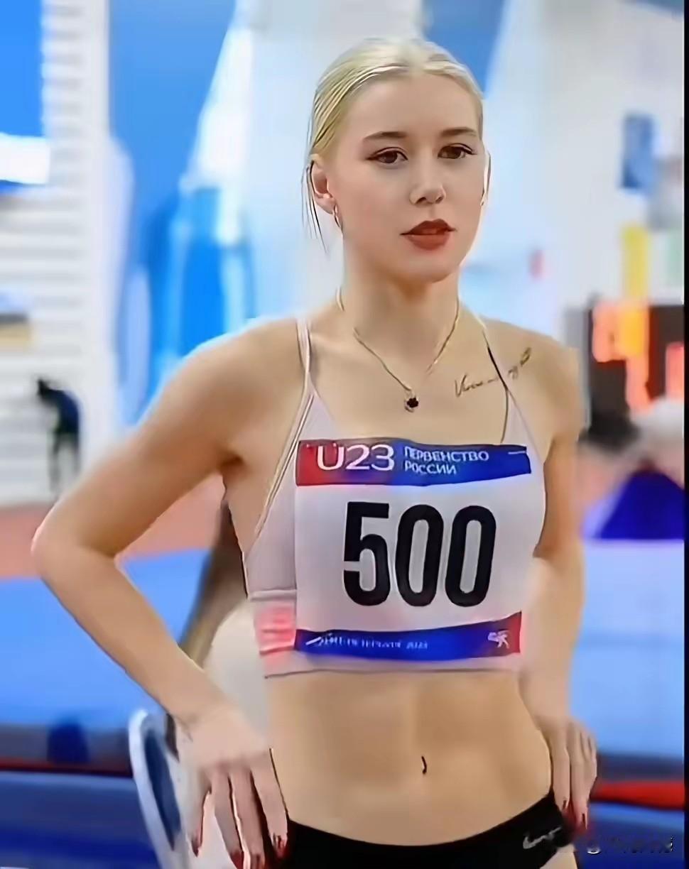 俄罗斯女子跳高运动员波琳娜，就凭她的颜值、身材和气质，即便是不当运动员，如果当模