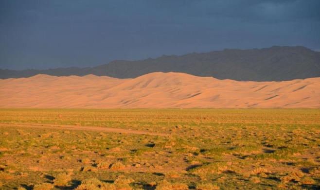 为什么98%的蒙古人，定居在靠近俄罗斯，而不是中国的地方？ 中蒙边境线长达4