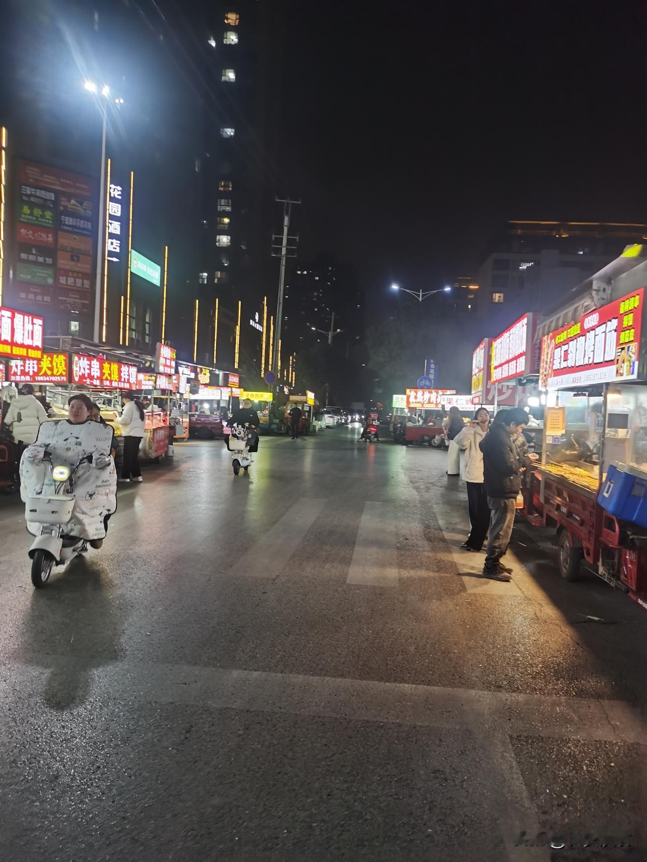 现在各行各业都在内卷，就连夜色也卷的不行。昨天晚上12点多从钟楼办事回来，一