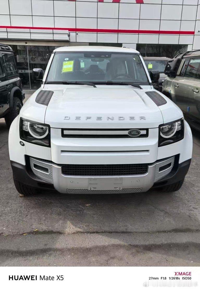 💰💰72万24款路虎卫士110四门3.0T柴油D200S黑/黑，手