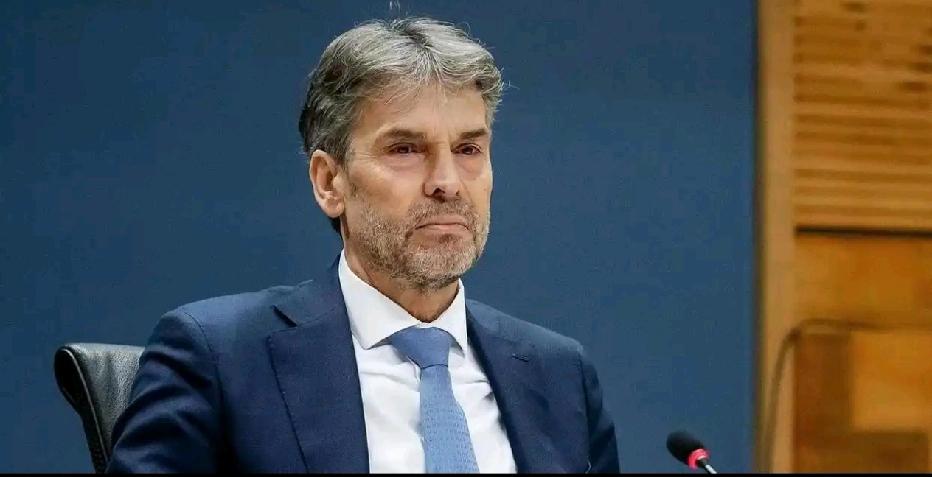 荷兰把“王炸”打成“白送”！48小时不到，德国车企先跪了10月26日，荷兰安