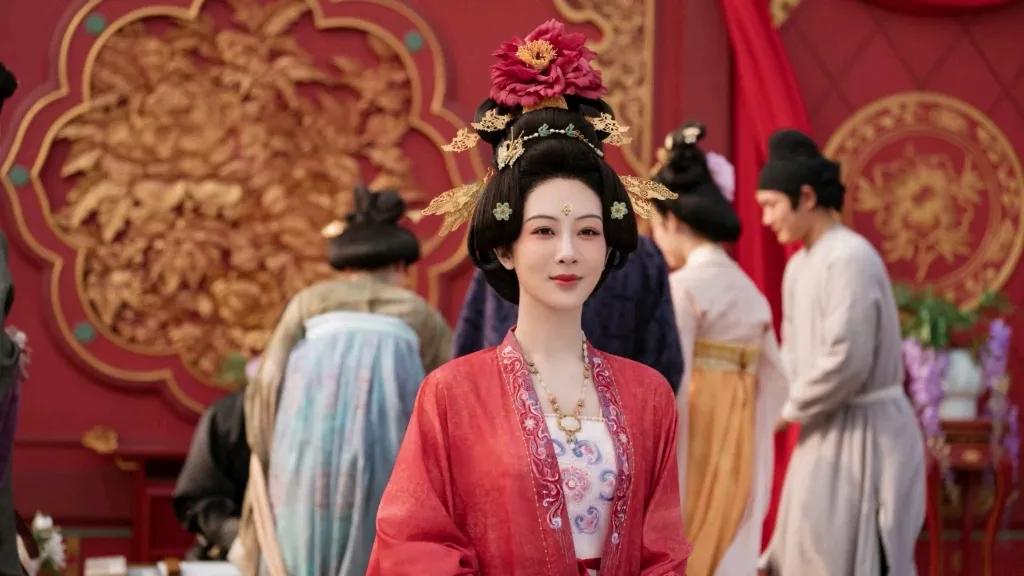 这么好的《锦绣芳华》大家都去看，两个卫视台都已经开始播出第一部《国色芳华》。