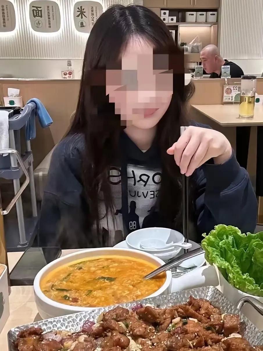 老婆给外甥女介绍个对象，昨天见面回来，外甥女生气的对我老婆说：我是不是你亲外甥女