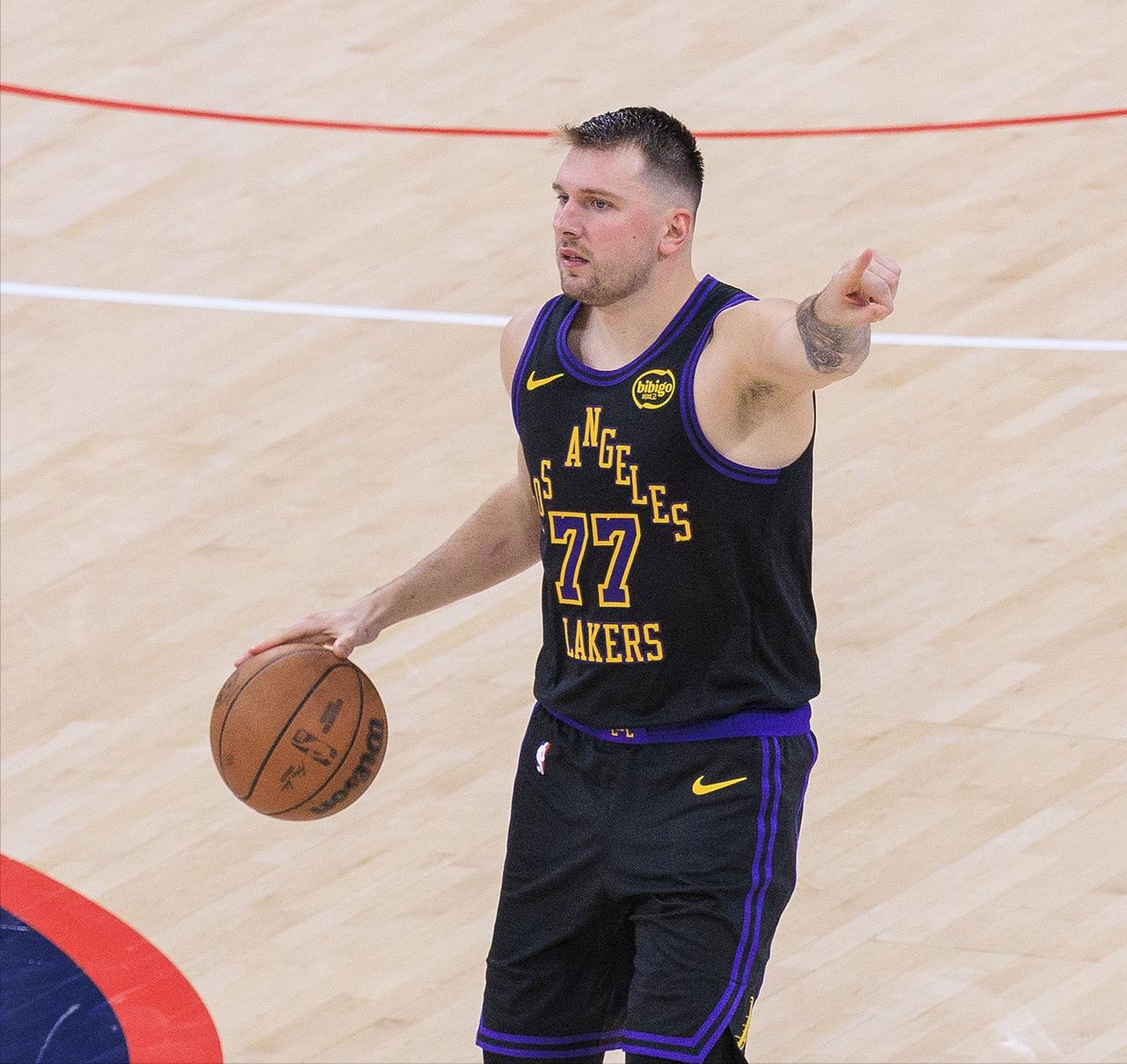 赛季过半“得分王”排名：1、东契奇：33.4分2、亚历山大：32.1分3、