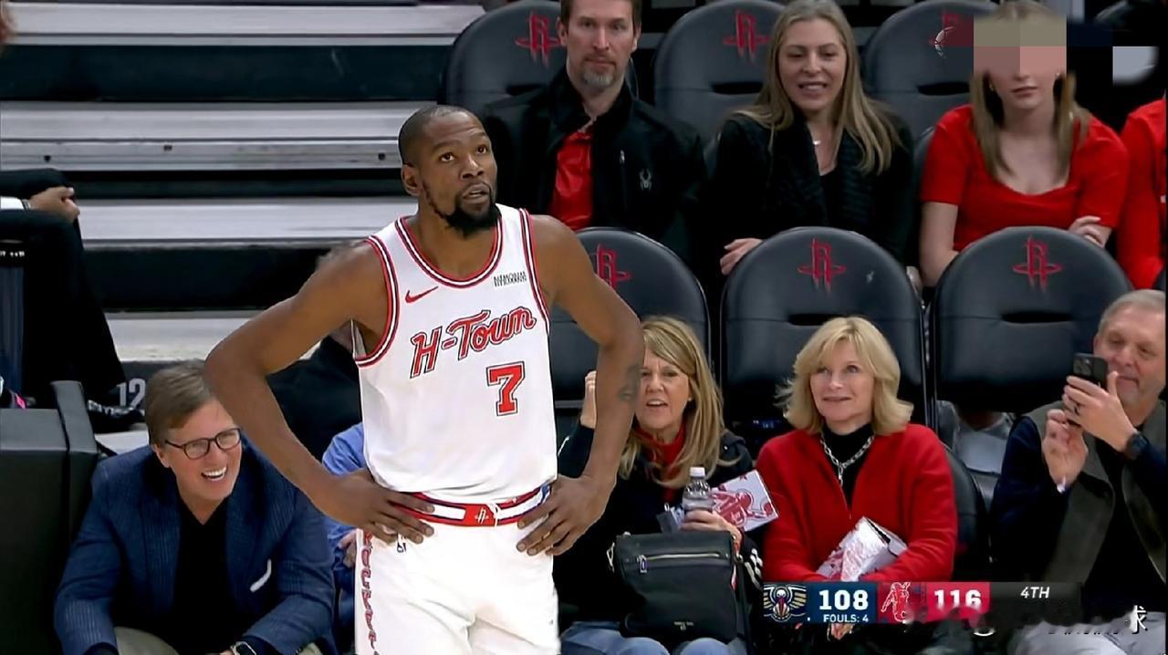 火箭巨星杜兰特为了破纪录真是太拼了！在今天火箭主场以119：110击败鹈鹕的比赛