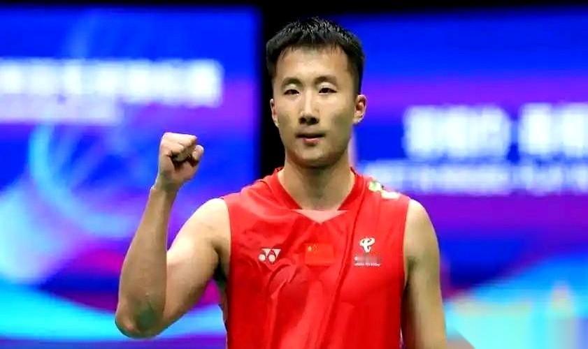 国羽的陆光祖，又碰上了老对手伍家朗。排名上看，陆光祖16，对手23，占优。但这