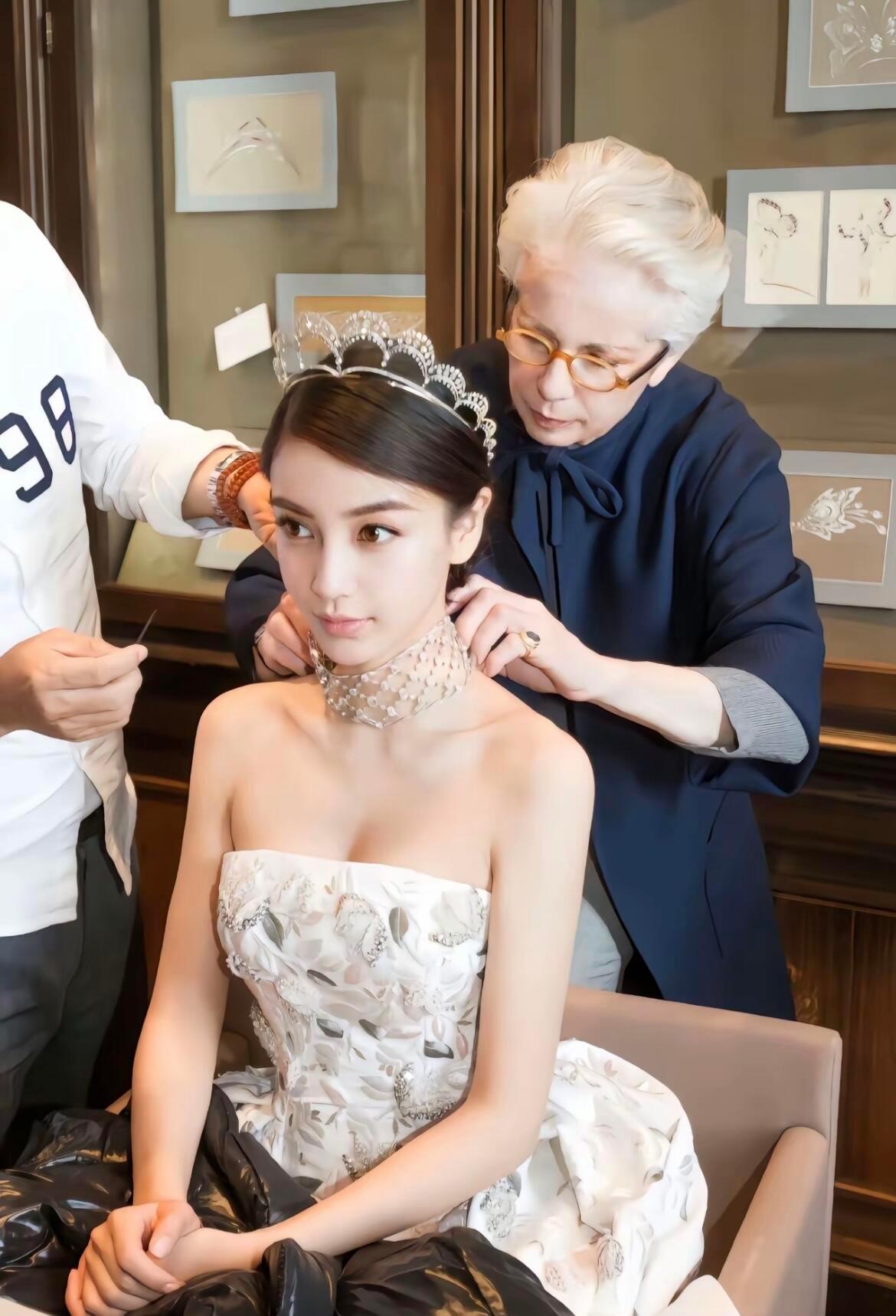 看得出她是公主👸🏻🎶Angelababy​​​