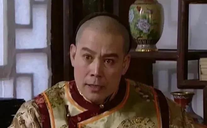1697年，亲征噶尔丹回京的康熙，虽大胜归来，却表现得很愤怒，他先是处死了太子胤