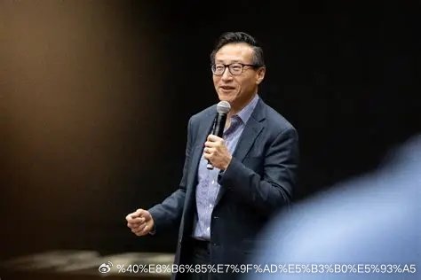 蔡崇信，真正的财务老将，他是懂资本的。一回来就雷厉风行清理银泰、大润发这些“面子