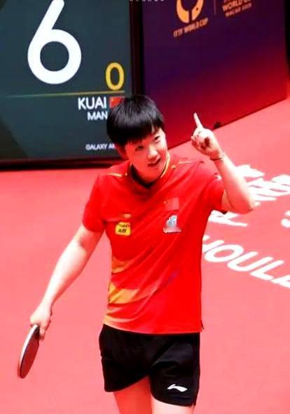 说出来或许没人信，王曼昱总是用她那铜墙铁壁般的反手，稳稳接住莎莎的每一个