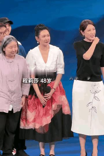 一直觉得曾黎不美，但和其他女星站一块，差别就出来了。陈莉莎就先不说了，她虽然