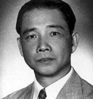 1944年，汪精卫病逝，陈璧君为他用水泥砌了一座千斤的大墓，葬于南京中山陵，2年