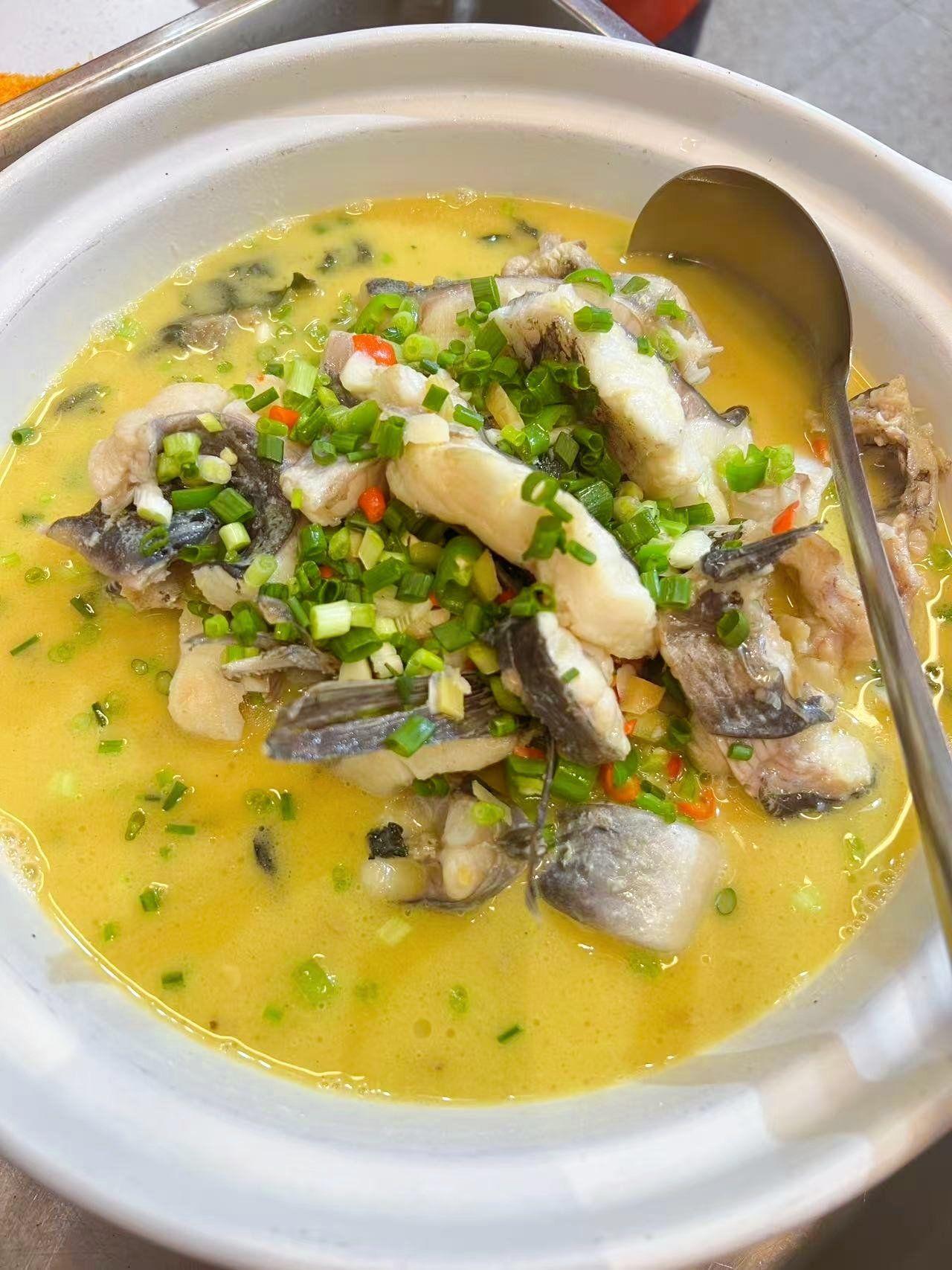 寻味湘潭，打卡湘江边上的老牌湘菜馆！湘潭船架佬餐厅美食推荐：1、筒子骨炖洄