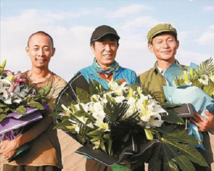 有一次，张艺谋问余皑磊：“有个男三号，演不演？”他接了，结果没火。不久，