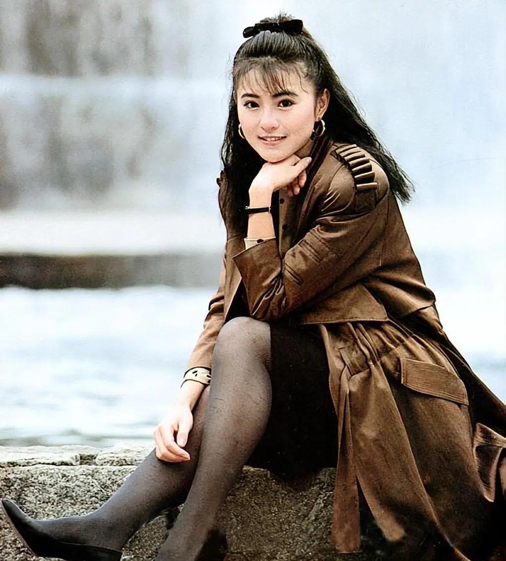 2007年，李赛凤在丈夫出差期间与干儿子独处。不料丈夫提前归来，撞见二人相处的尴