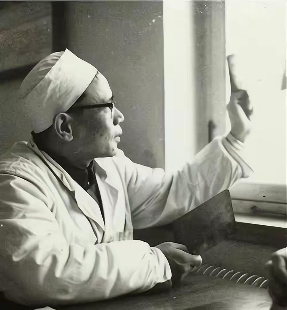 1951年，陈善文被判死刑，为了活命，他主动献出两张珍贵药方，并在监狱中制药，陶