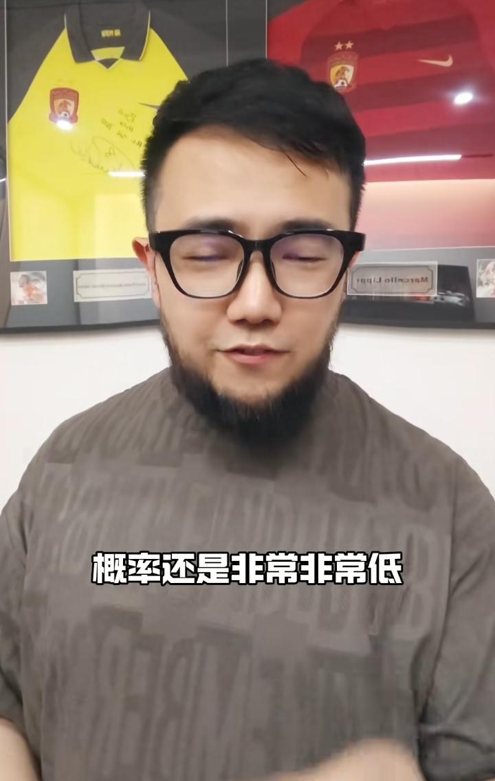 克雷桑晒穿国足球衣，引发全网大讨论，潘伟力表示：不可能了。著名媒体人潘伟力对此