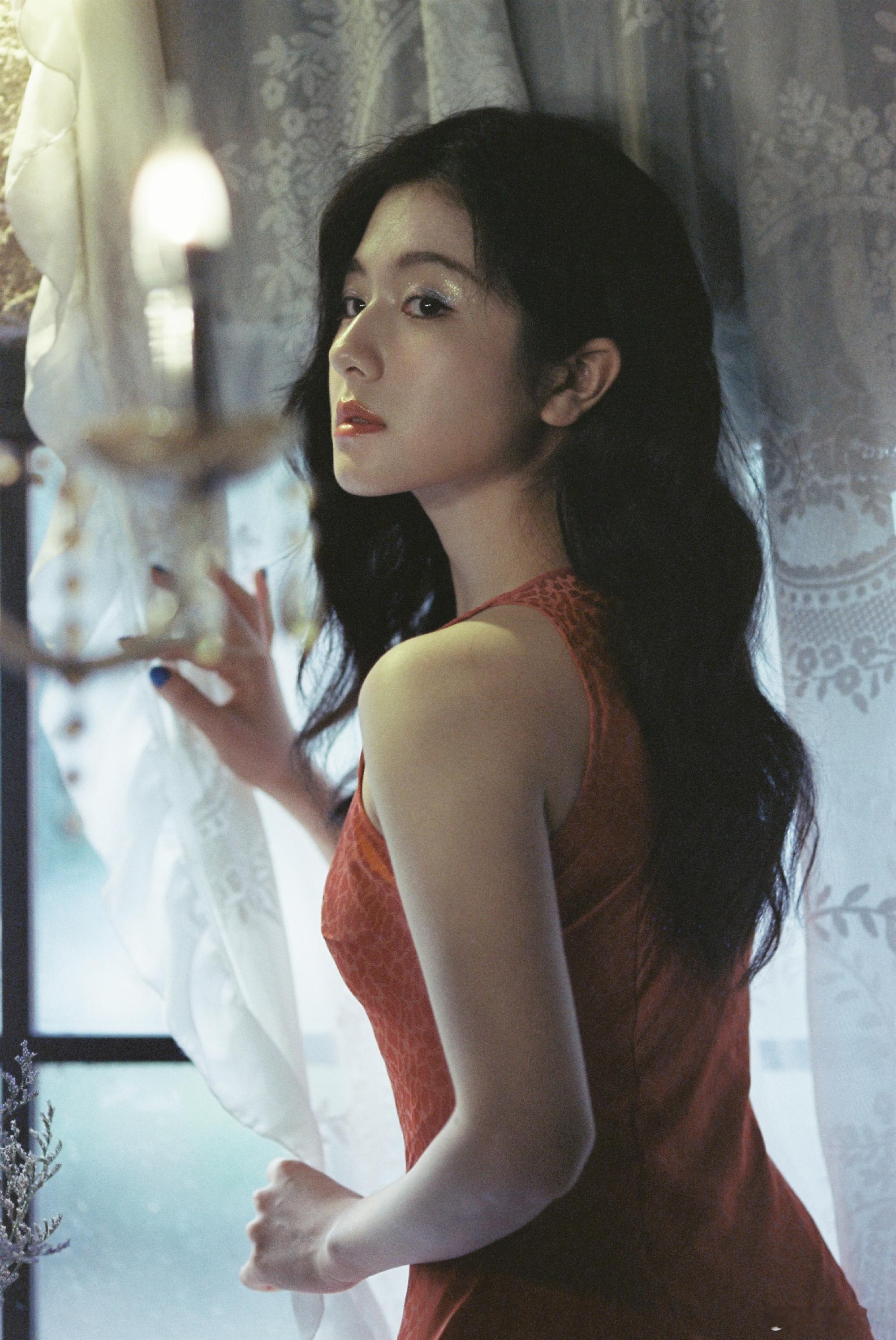 李兰迪语音太适合ASMR了李兰迪旧画报里走出的美人温柔的嗓音，真的是太让人觉得