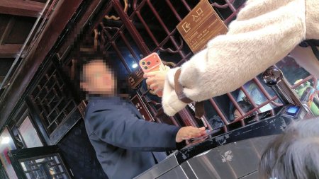 网售假证件何以顺利闯关八个景点?