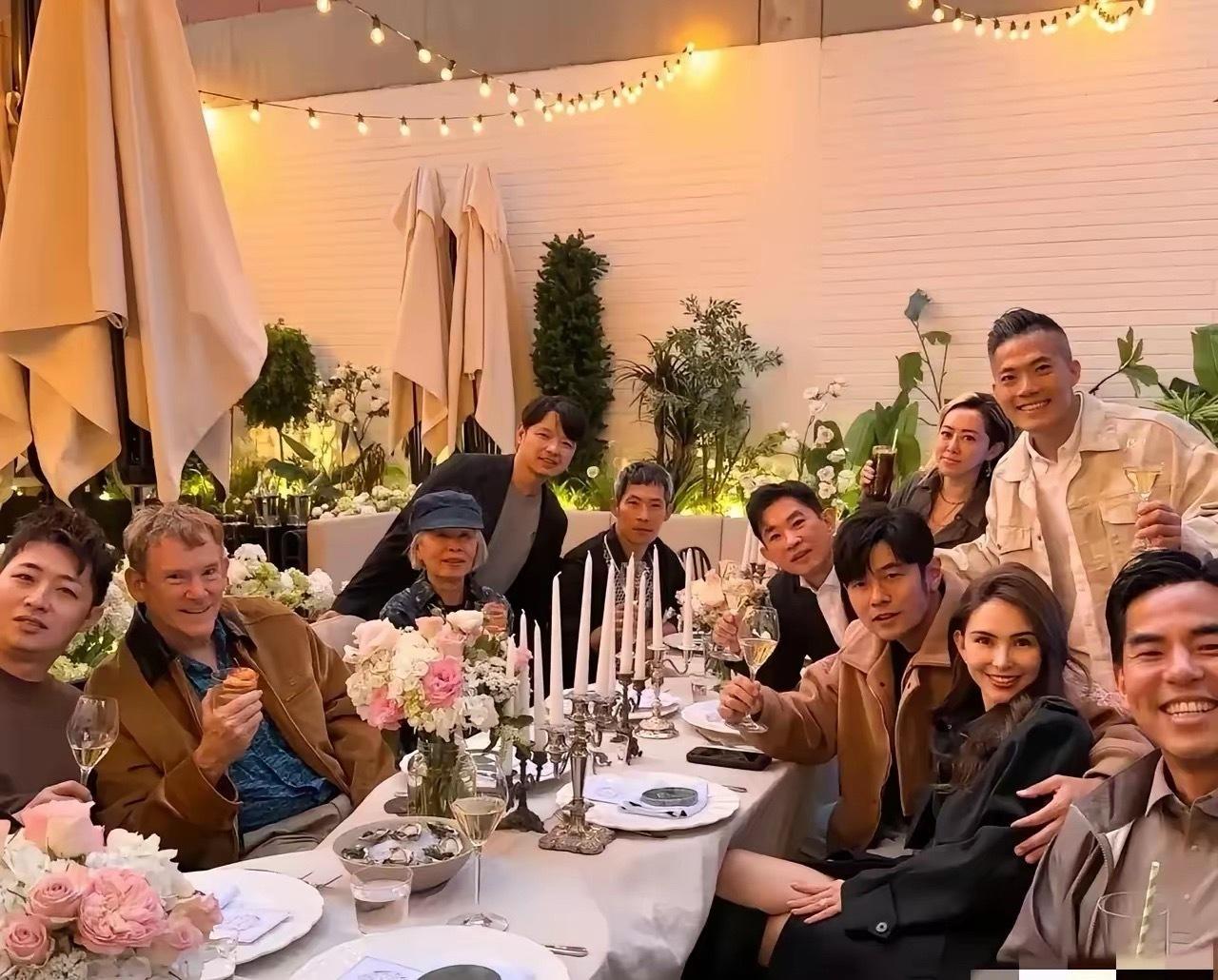 所以结婚一定要选对人，不信你看32岁的昆凌生完三个小孩还美得像18岁，和刚结婚时