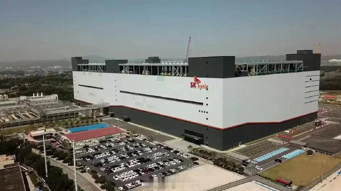 【摩根大通继续看好SK海力士：市场担忧过度，三大催化剂将至】摩根大通在研报中表示